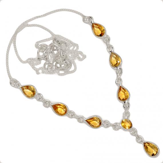 Collier DSC-9884